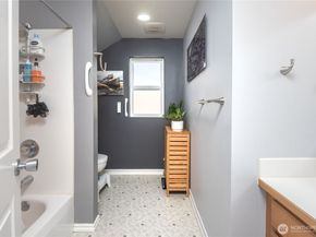 4258 N Whitman Ave, Seattle WA 98103