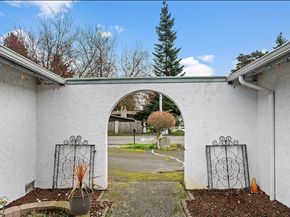 15401 Meridian Avenue N, Shoreline WA 98133