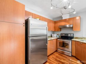621 5th Avenue N 403, Seattle WA 98109