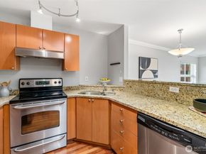 621 5th Avenue N 403, Seattle WA 98109