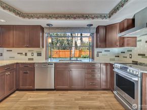 29820 6th Avenue S, Federal Way WA 98003