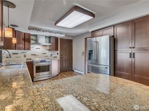 29820 6th Avenue S, Federal Way WA 98003