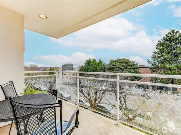 1527 California Avenue SW 301, Seattle WA 98116