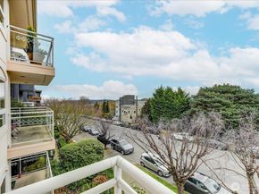 1527 California Avenue SW 301, Seattle WA 98116