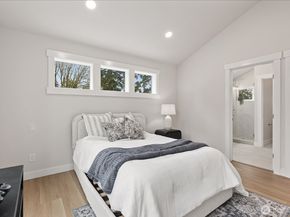 14308 Roslyn Place N B, Seattle WA 98133