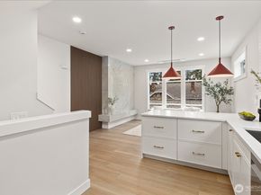 14308 Roslyn Place N B, Seattle WA 98133