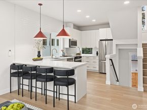14308 Roslyn Place N B, Seattle WA 98133