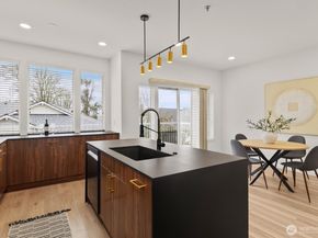 2680 139th Avenue SE 44, Bellevue WA 98005