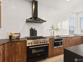 2680 139th Avenue SE 44, Bellevue WA 98005