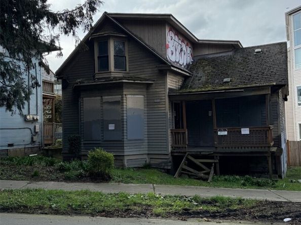 2531 Gilman Drive W, Seattle WA 98199