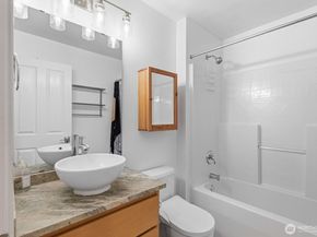 15650 NE 95th Way 71, Redmond WA 98052