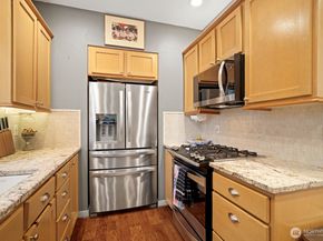 15650 NE 95th Way 71, Redmond WA 98052