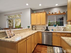 15650 NE 95th Way 71, Redmond WA 98052
