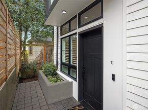 6041 42nd Avenue SW, Seattle WA 98136