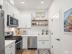 6041 42nd Avenue SW, Seattle WA 98136