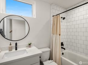 6041 42nd Avenue SW, Seattle WA 98136