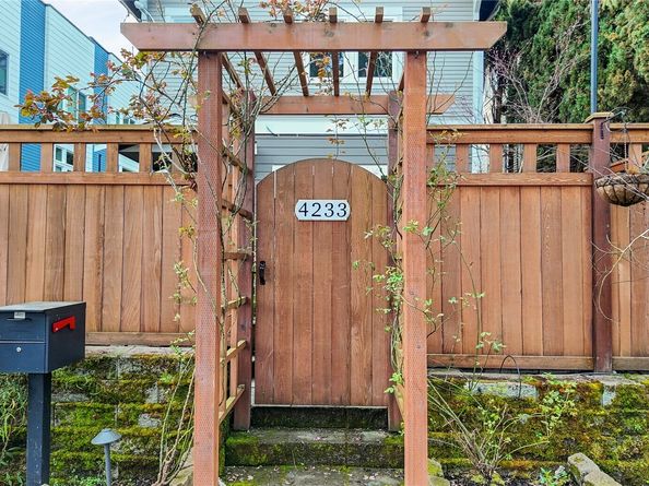 4233 S Lucile Street, Seattle WA 98118