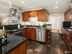 2565 Dexter Ave N 401, Seattle WA 98109