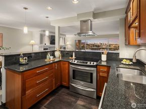 2565 Dexter Ave N 401, Seattle WA 98109
