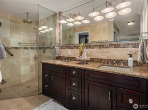2565 Dexter Ave N 401, Seattle WA 98109
