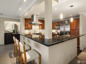 2565 Dexter Ave N 401, Seattle WA 98109