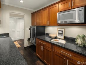 2565 Dexter Ave N 401, Seattle WA 98109