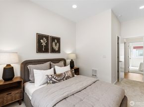 12524 15th Avenue NE B, Seattle WA 98125
