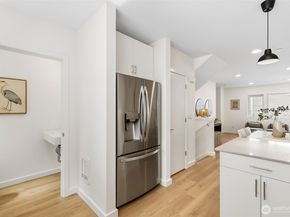 12524 15th Avenue NE B, Seattle WA 98125