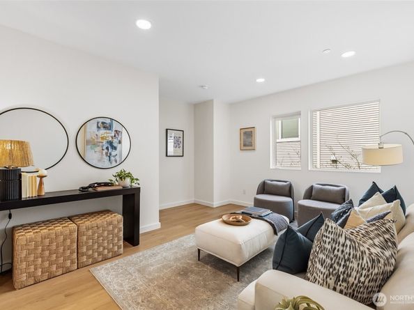 12524 15th Avenue NE B, Seattle WA 98125
