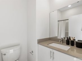 12524 15th Avenue NE B, Seattle WA 98125