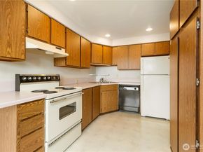 23305 Lakeview Drive C204, Mountlake Terrace WA 98043