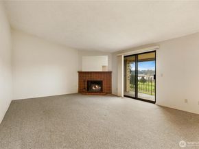 23305 Lakeview Drive C204, Mountlake Terrace WA 98043