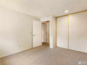 23305 Lakeview Drive C204, Mountlake Terrace WA 98043