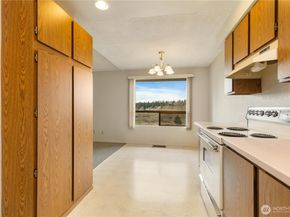 23305 Lakeview Drive C204, Mountlake Terrace WA 98043