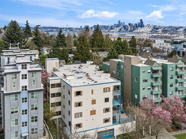 3256 SW Avalon Way 203, Seattle WA 98126