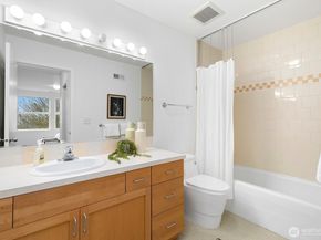 6726 35th Place S, Seattle WA 98118