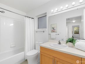 6726 35th Place S, Seattle WA 98118