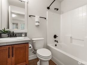 1321 Greenwich Walk NE, Issaquah WA 98029