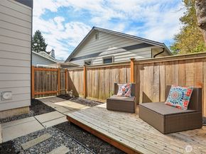 8410 17th Avenue SW 3, Seattle WA 98106