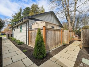 8410 17th Avenue SW 3, Seattle WA 98106