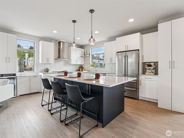 8410 17th Avenue SW 3, Seattle WA 98106