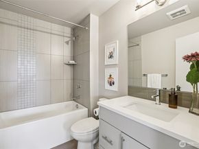 8410 17th Avenue SW 3, Seattle WA 98106