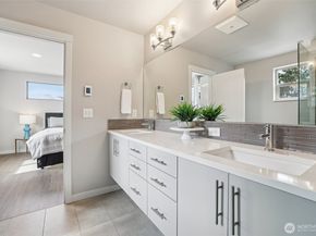 8410 17th Avenue SW 3, Seattle WA 98106