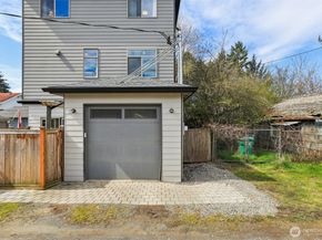 8410 17th Avenue SW 3, Seattle WA 98106