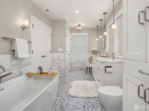 5230 NE 75th Street, Seattle WA 98115