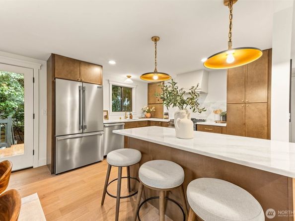 7727 19th Avenue NW, Seattle WA 98117