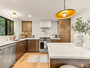 7727 19th Avenue NW, Seattle WA 98117