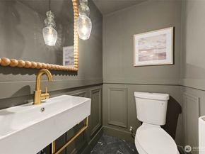 7727 19th Avenue NW, Seattle WA 98117