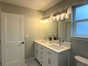 648 B SW 139th Street, Burien WA 98166