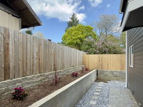 648 B SW 139th Street, Burien WA 98166